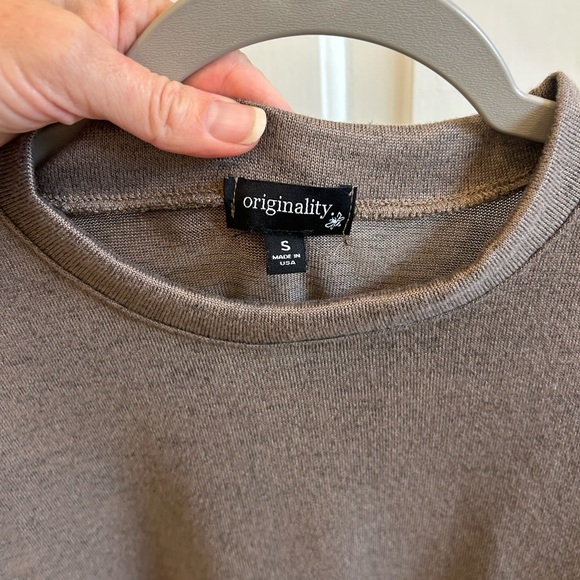 Chic Brown Ruffle Sleeve Crop Top - Picture 3 of 4